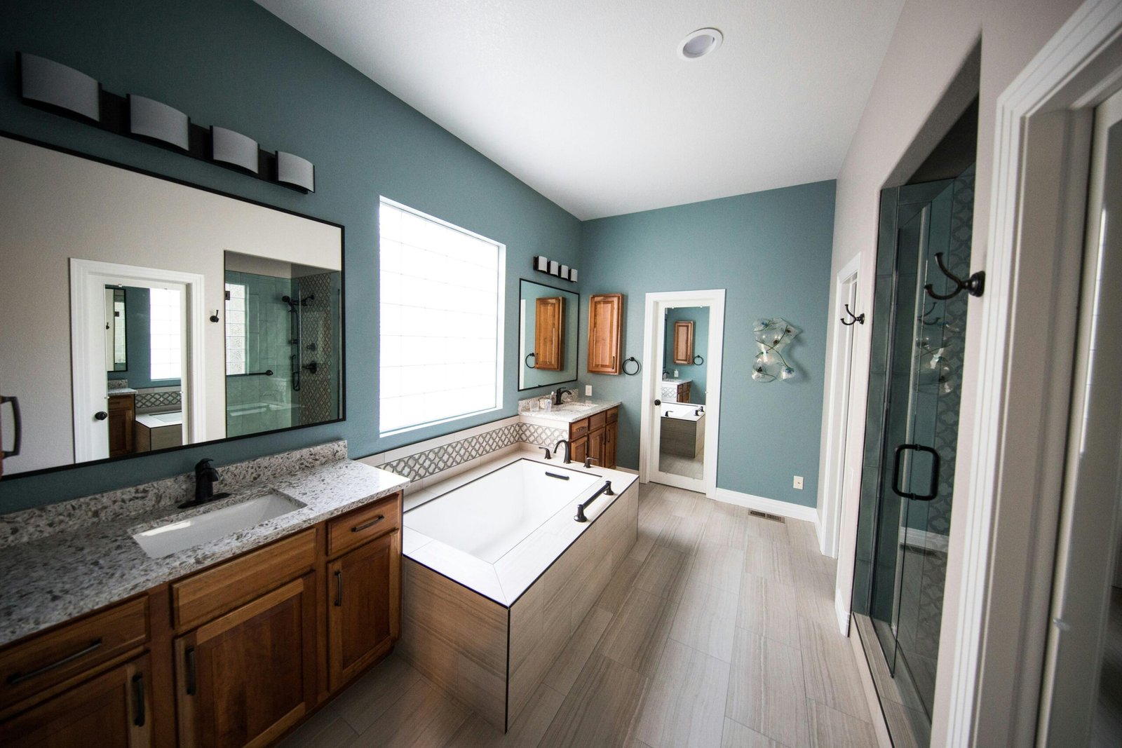 Floating Vanities vs Traditional Vanities – modern LA bathroom remodel with transitional vanity design